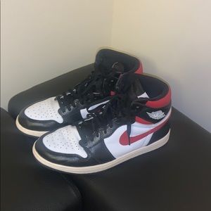 Jordan 1 “High O.G. Black Gym Red” size 11